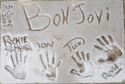 Tegel Bon Jovi december 2021.jpg
